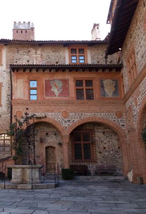 Restauro facciata cortile