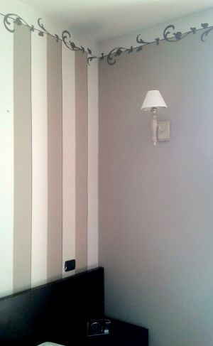 Decorazionea righe per camera da letto