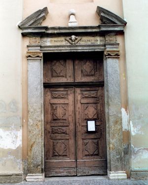 Portone prima del restauro