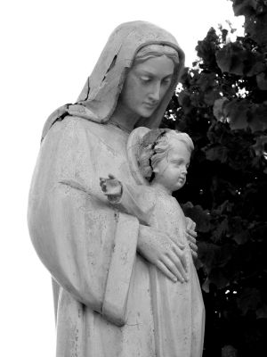 Statua Madonna con Bambino in vetroresina