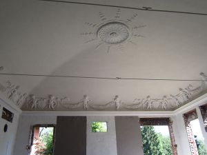 Volta con stucchi restaurati